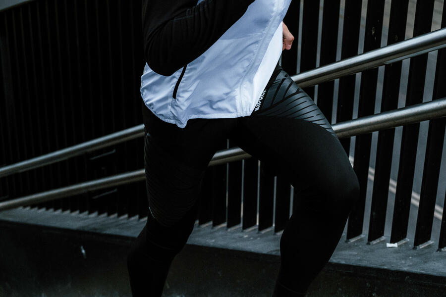 KIPRUN LS TS RUN 500 SEAMLESS BLACK AW25